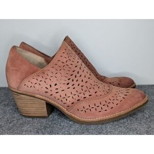 Sofft Amberly Laser-Cut Suede Ankle Booties Size 8 M Stacked Block Heel Coral